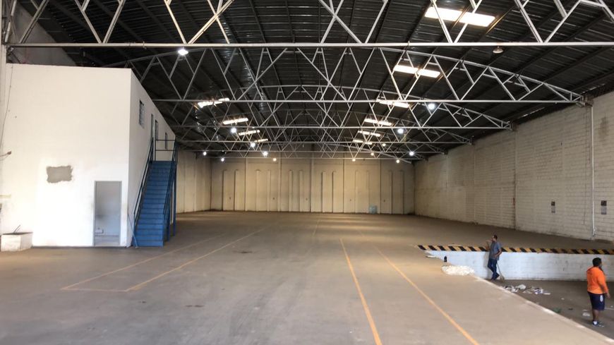 Galpão/Depósito/Armazém para venda possui 2800 metros quadrados