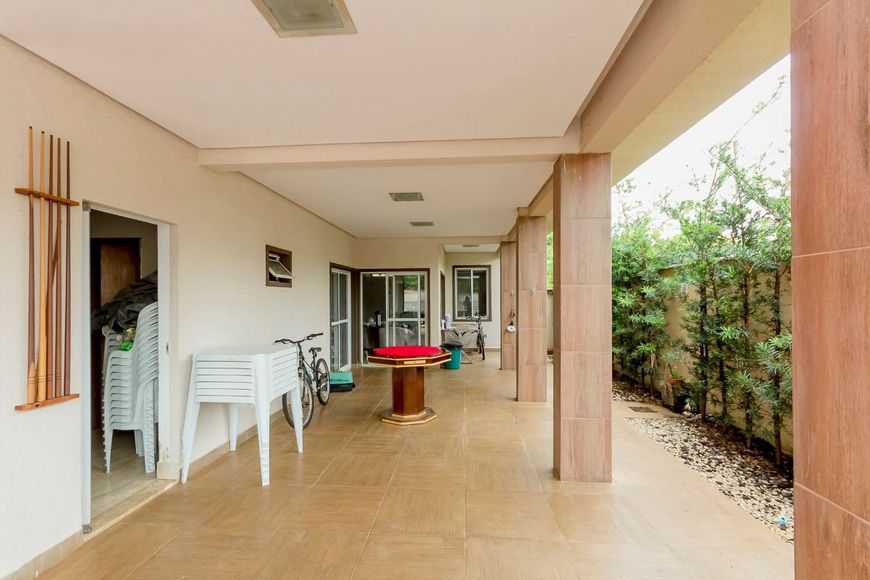 Casa para venda possui 360 metros quadrados com 5 quartos