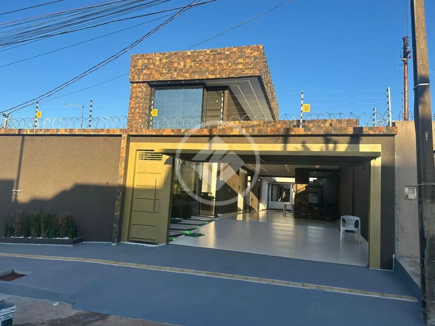 Casa com area de laser sem igual !!!!! Design diferenciado com quatro cascata, com vista panorâmica.