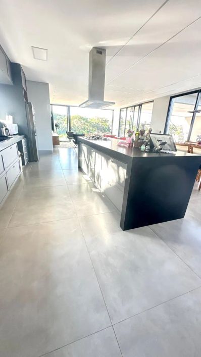 Excelente sobrado 5 suites condomínio Plateau dor