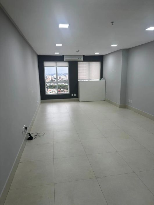 Alugo Sala comercial com 38m², no Setor Bueno - Goiânia - GO