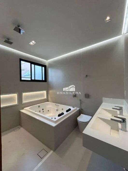 Casa com 4 suítes à venda, 230 m² por R$ 2.380.000 - Residencial Goiânia Golfe Clube - Goiânia/GO