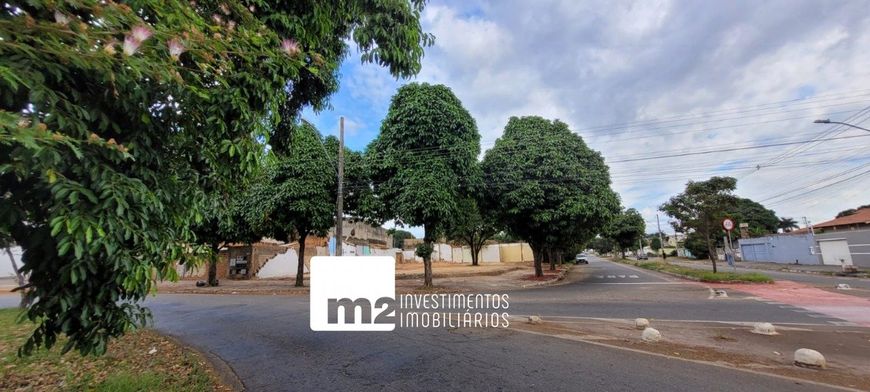 Lote de esquina no Jardim Planalto