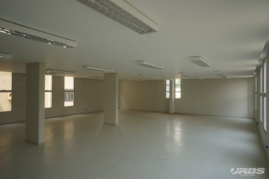 Prédio Comercial]]