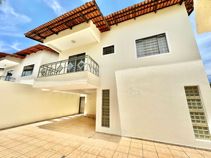 Sobrado para venda com 296 metros, com 5 quartos em Jardim América - Goiânia - GO
