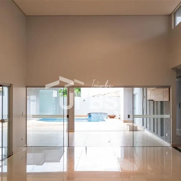 Casa térrea com 320 m² no Alphaville Goiás