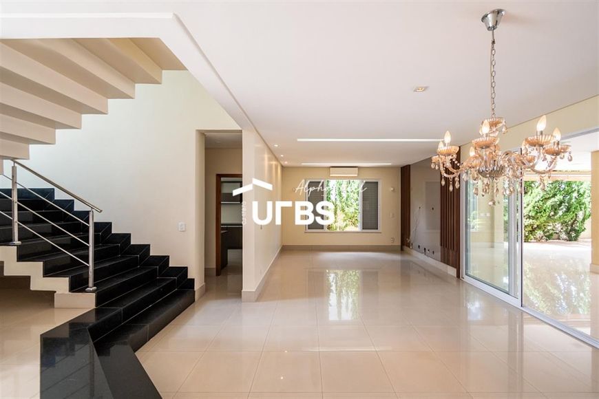 Casa de condomínio para venda possui 328 metros quadrados com 3 quartos