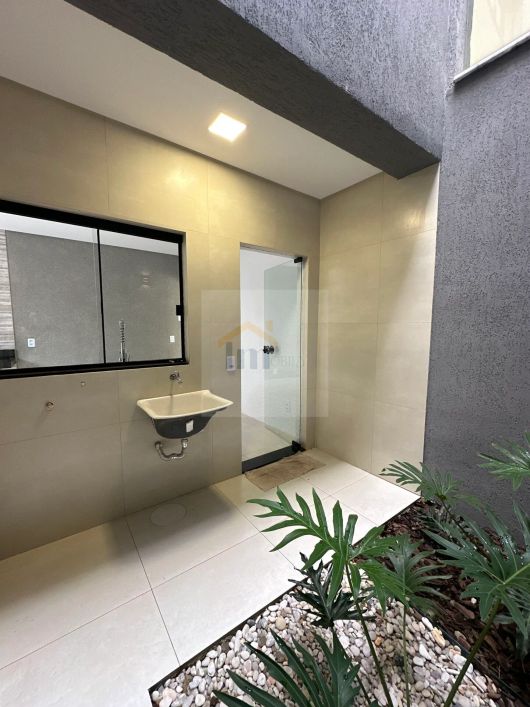 ENTRADA FACILITADA! Sobrado à venda 3 suítes com Piscina proximo ao Jardins Madri em Goiânia