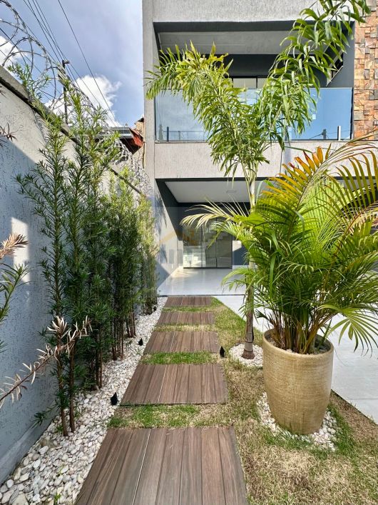 ENTRADA FACILITADA! Sobrado à venda 3 suítes com Piscina proximo ao Jardins Madri em Goiânia