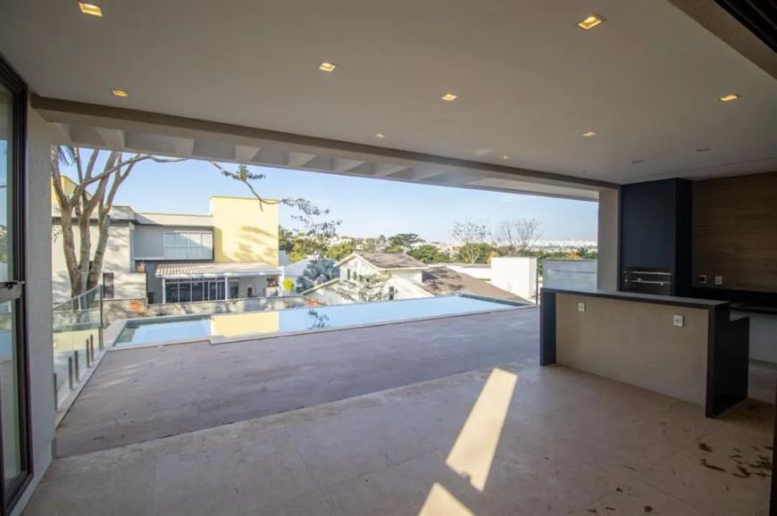 Sobrado com 4 suítes Residencial Parque Mendanha
