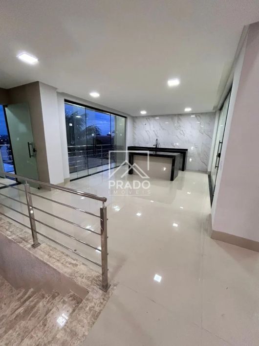 Sobrado à venda com 3 quartos, Setor Gentil Meireles, Goiânia, Goiás