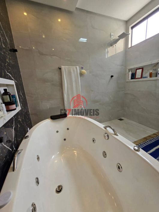 SOBRADO DE LUXO - PORTEIRA FECHADA NO CONDOMÍNIO VILLA VERDE – GOIÂNIA/GO