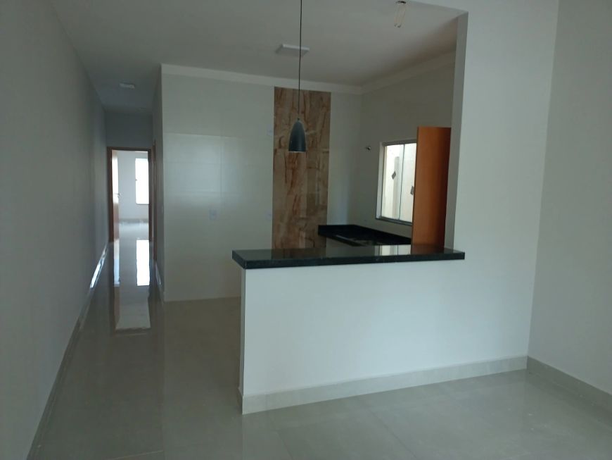 Excelente casa 2 quartos sendo 1 suíte, toda no porcelanato . AVALIAÇÃO Alta