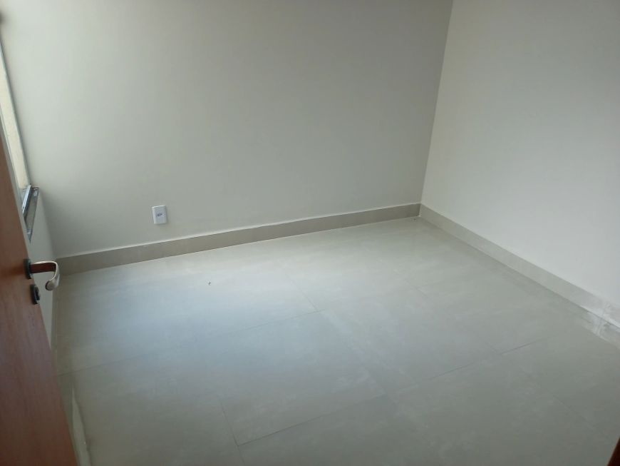 Excelente casa 2 quartos sendo 1 suíte, toda no porcelanato . AVALIAÇÃO Alta