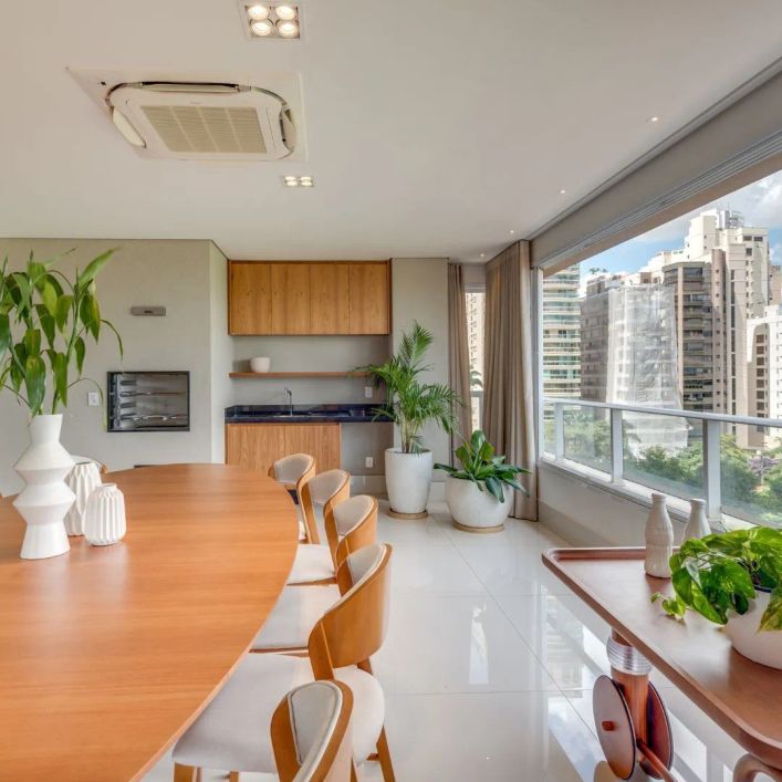 Apartamento mobiliado com 528 m² e 4 suítes