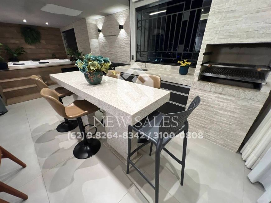 Cobertura duplex reformada, 4 quartos sendo 3 suites - Setor Oeste