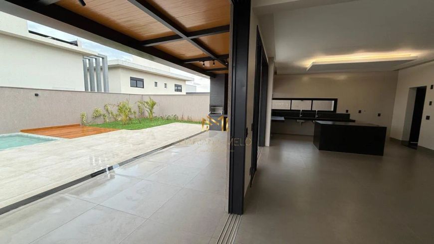 Sobrado a venda com 288 m2, 4 quartos, churrasqeira e piscina em Jardins França - Goiânia - GO