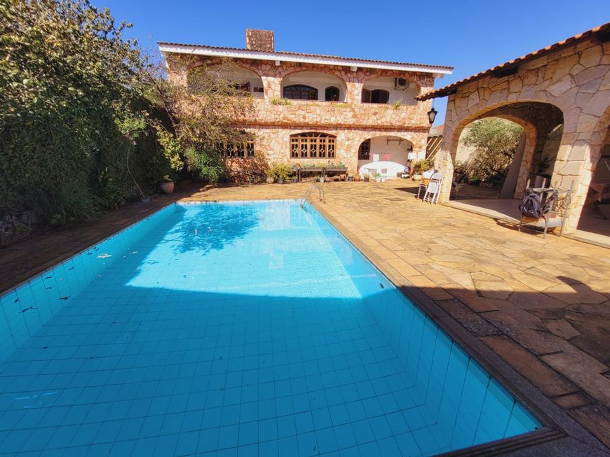 Casa Sobrado 4/4 com piscina no Jardim América