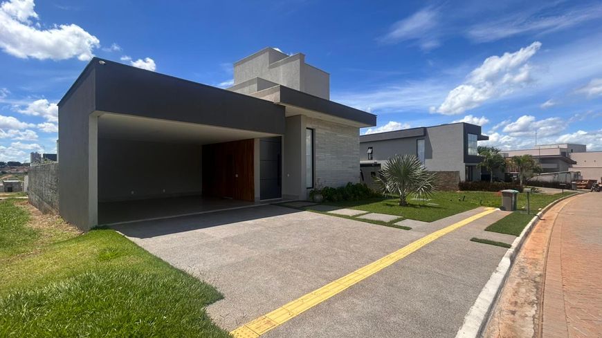 Casa térrea 4 suites condomínio Jardins Itália