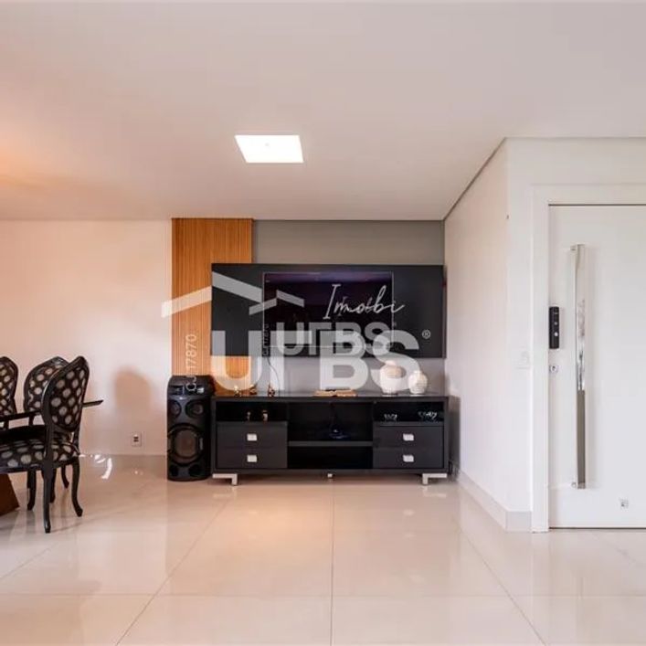 Apartamento no Edifício Pallazzo di Pio Cardoso, com 176 m² ,04 quatos(3s) com vista para o lago .