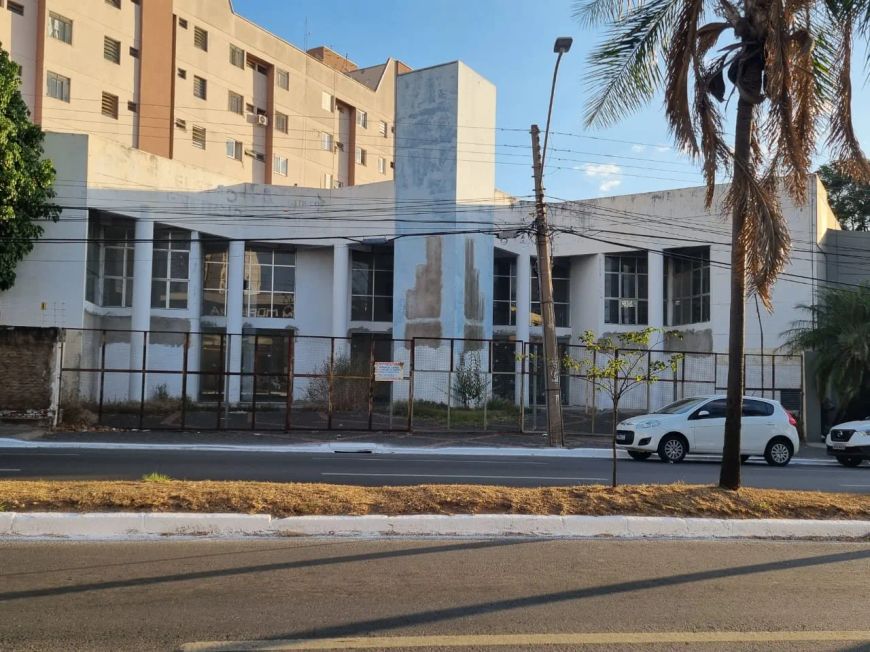 Imóvel comercial na Avenida Mutirão acima da Praça do Cigano