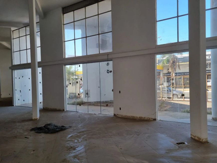 Imóvel comercial na Avenida Mutirão acima da Praça do Cigano