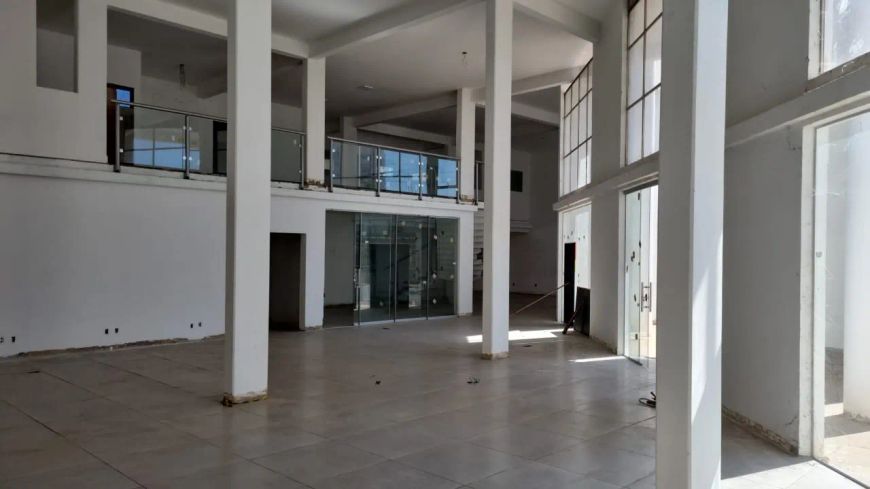 Imóvel comercial na Avenida Mutirão acima da Praça do Cigano