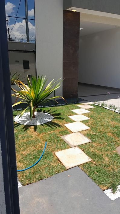 Casa nova com 03 suítes no jardim novo mundo em Goiânia