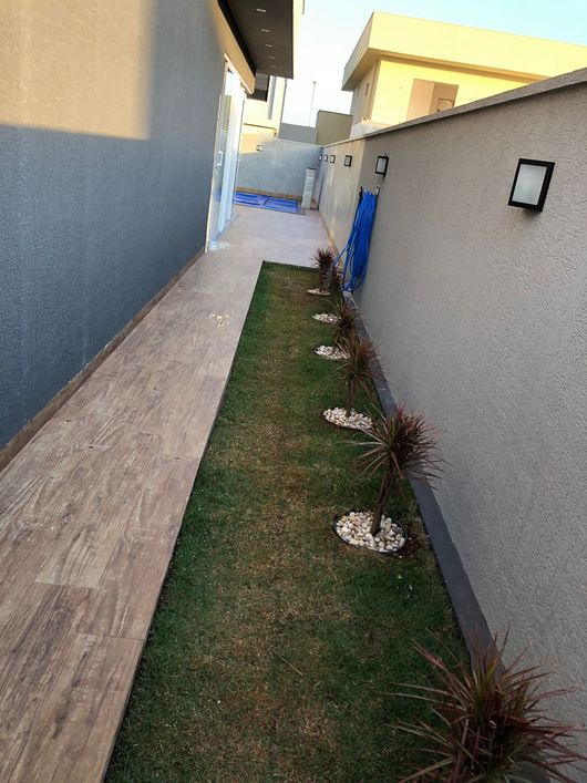 Casa de condomínio térrea para venda com 212 metros quadrados com 4 quartos