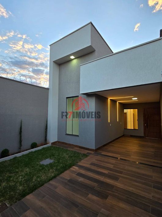EXCELENTE CASA NO SETOR ALICE BARBOSA - GOIÂNIA/GO