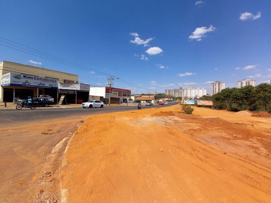 Galpão de esquina com renda, situado na Avenida Marechal Rondon
