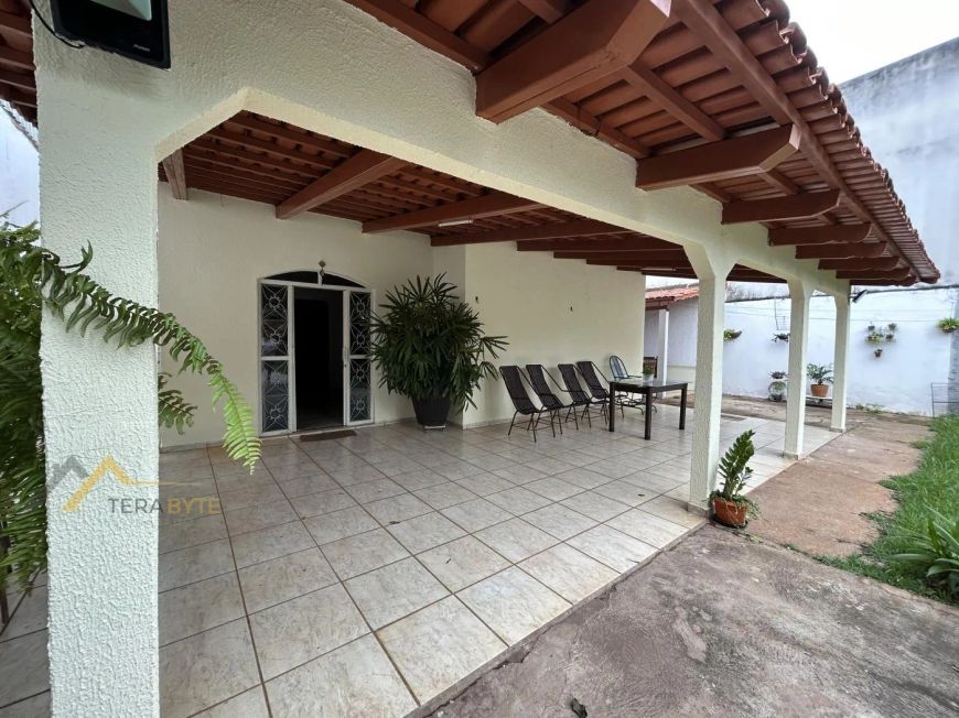 Casa para Venda em Goiânia, Setor Sudoeste, 3 dormitórios, 1 suíte, 1 banheiro, 5 vagas