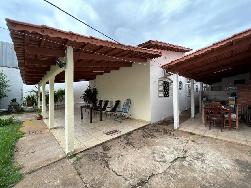Casa para Venda em Goiânia, Setor Sudoeste, 3 dormitórios, 1 suíte, 1 banheiro, 5 vagas