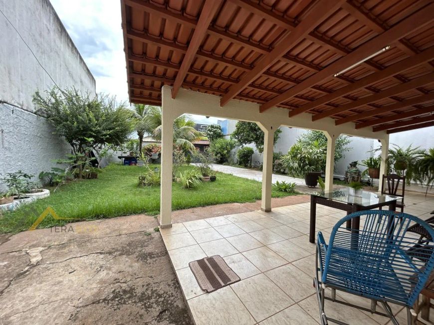 Casa para Venda em Goiânia, Setor Sudoeste, 3 dormitórios, 1 suíte, 1 banheiro, 5 vagas