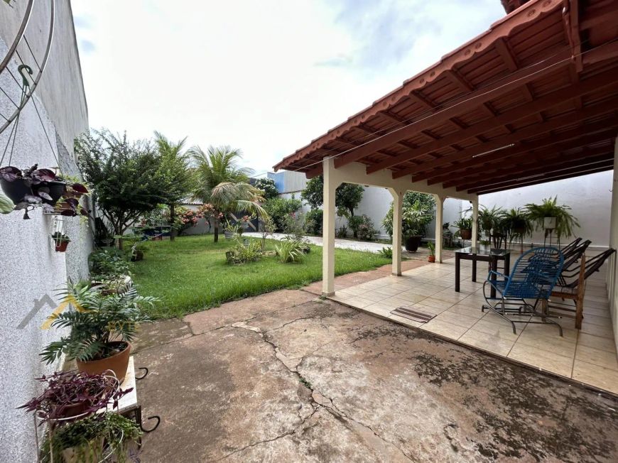 Casa para Venda em Goiânia, Setor Sudoeste, 3 dormitórios, 1 suíte, 1 banheiro, 5 vagas