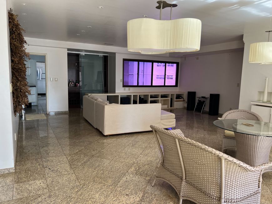 Vendo apartamento 1 por andar no Dallas Garden