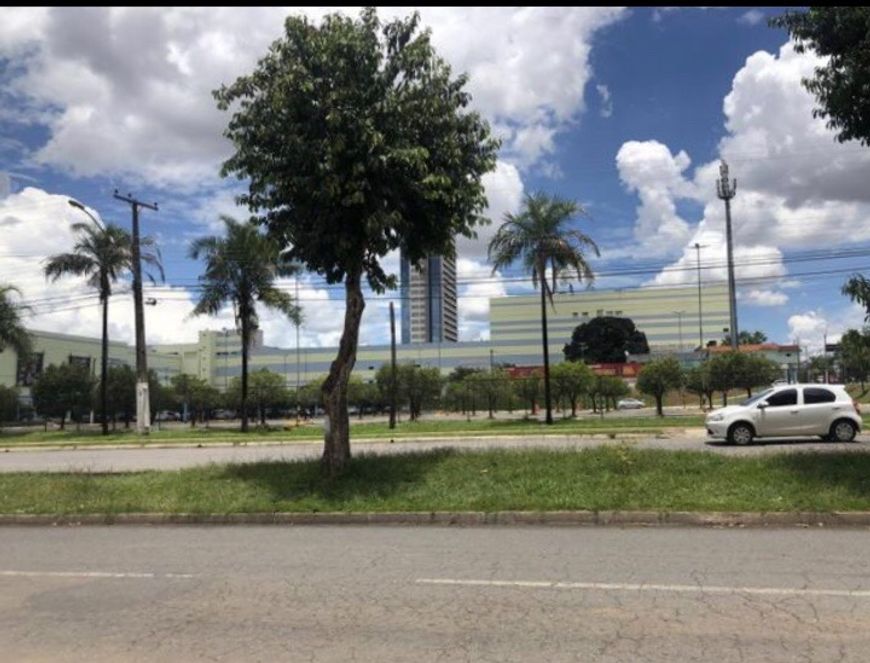 Lote/Casa na AVENIDA de fundo com o BURITI SHOPPING