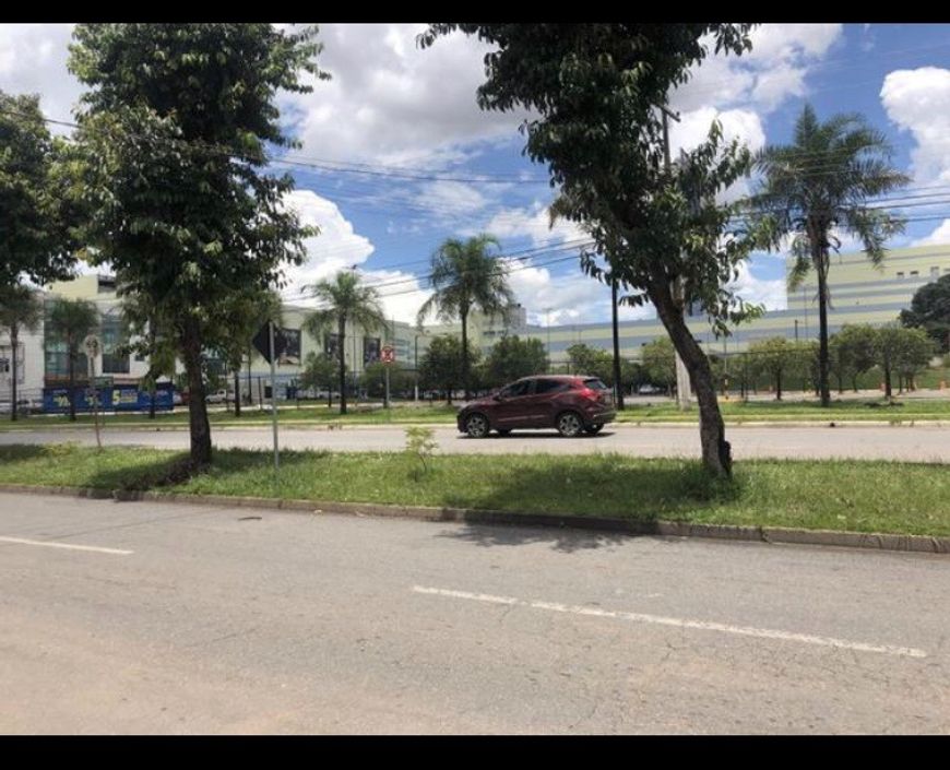 Lote/Casa na AVENIDA de fundo com o BURITI SHOPPING