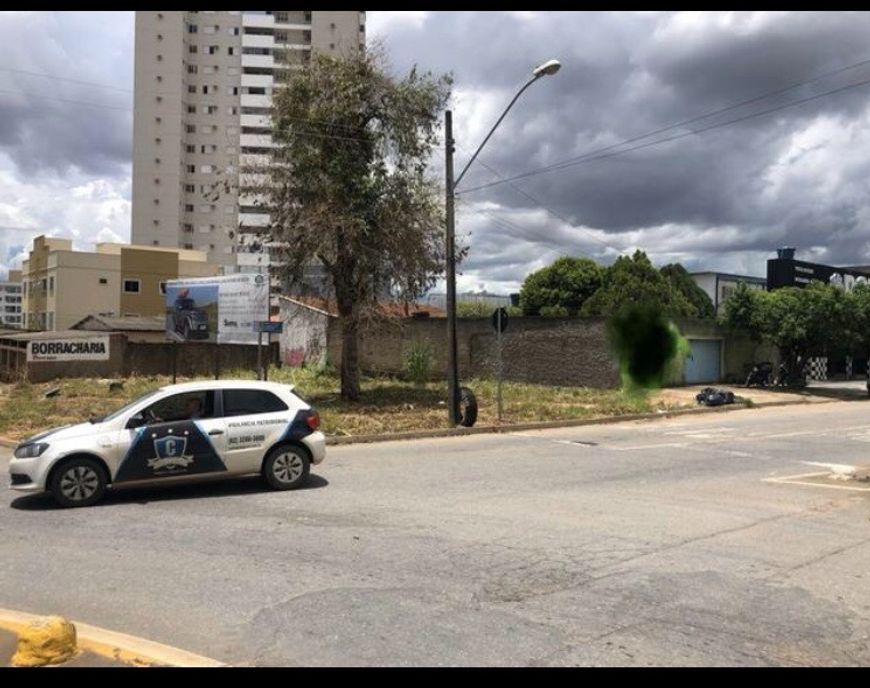 Lote/Casa na AVENIDA de fundo com o BURITI SHOPPING