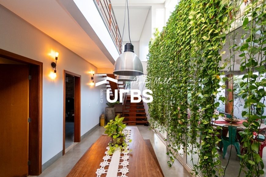 Sobrado para venda tem 350 metros quadrados com 4 quartos em Jardins Verona - Goiânia - GO