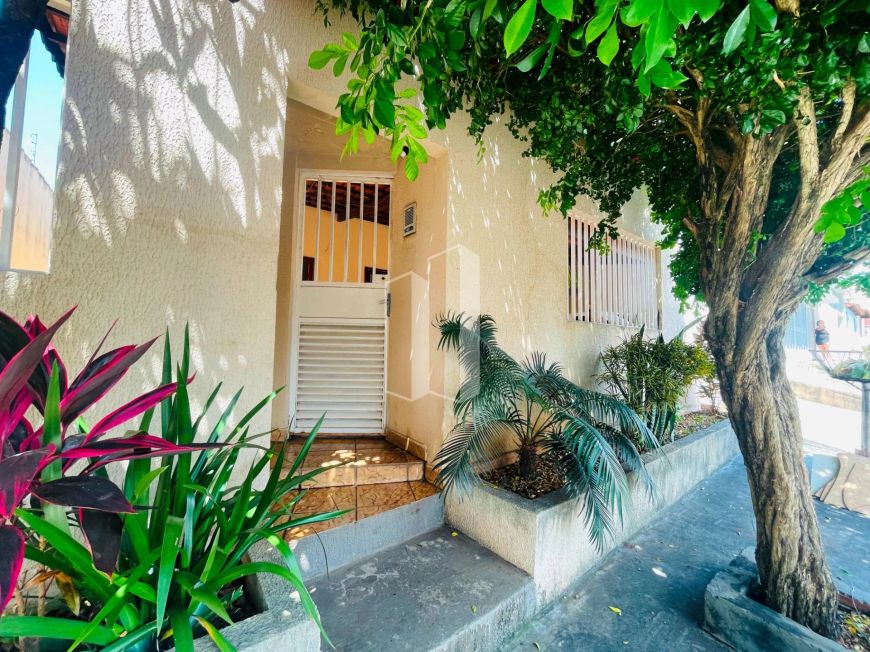 Casa com 4 quartos, sendo 1 suíte no Conj. Aruanã 3