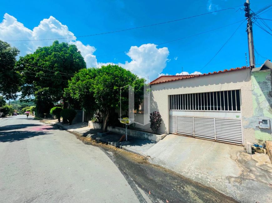 Casa com 4 quartos, sendo 1 suíte no Conj. Aruanã 3