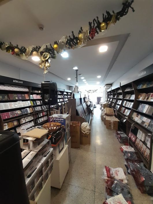 Linda Loja de 2 pavimentos ao lado do Shoping - 380m2 de vão livre na Pe. Eutíquio rara oportunidade