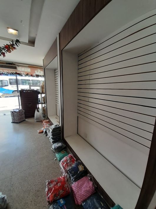 Linda Loja de 2 pavimentos ao lado do Shoping - 380m2 de vão livre na Pe. Eutíquio rara oportunidade