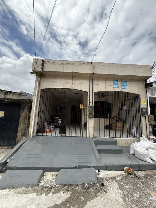 Imóvel para aluguel possui 180 metros quadrados com 3 quartos em Marco - Belém - PA