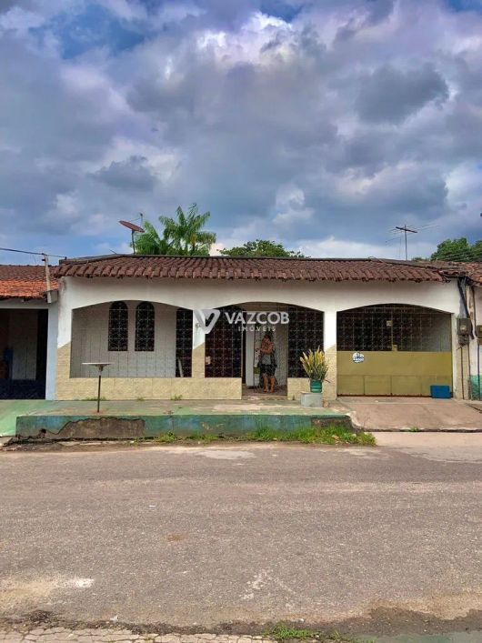 Casa com 04 quartos em Icoaraci - Conjunto da Cohab