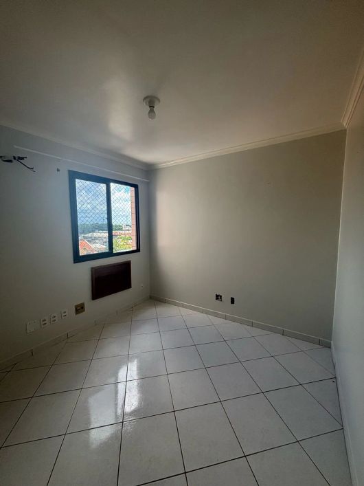*Alugo Excelente Apto Ed Plaza Lauzanne