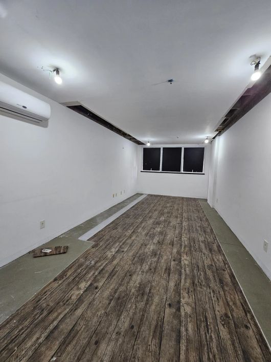Bacelar Imóveis aluga sala comercial no ed. Parque Office, Av. Augusto Montenegro, vista shopping
