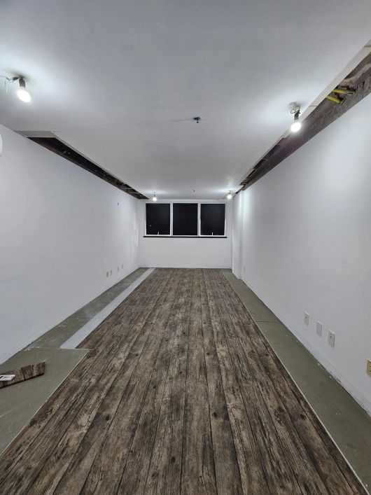 Bacelar Imóveis aluga sala comercial no ed. Parque Office, Av. Augusto Montenegro, vista shopping