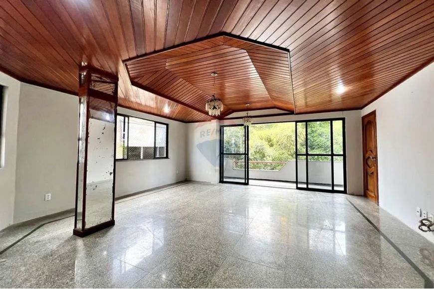 Aluguel - Apartamento com 4 Quartos - 200m² - Marco/ Belém